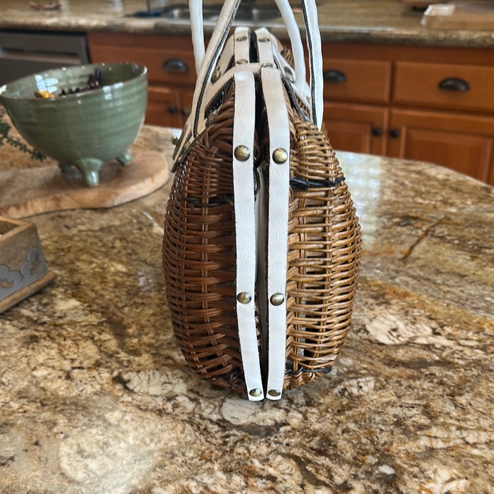 Brown and White Woven Handbag - Picture 2 of 8